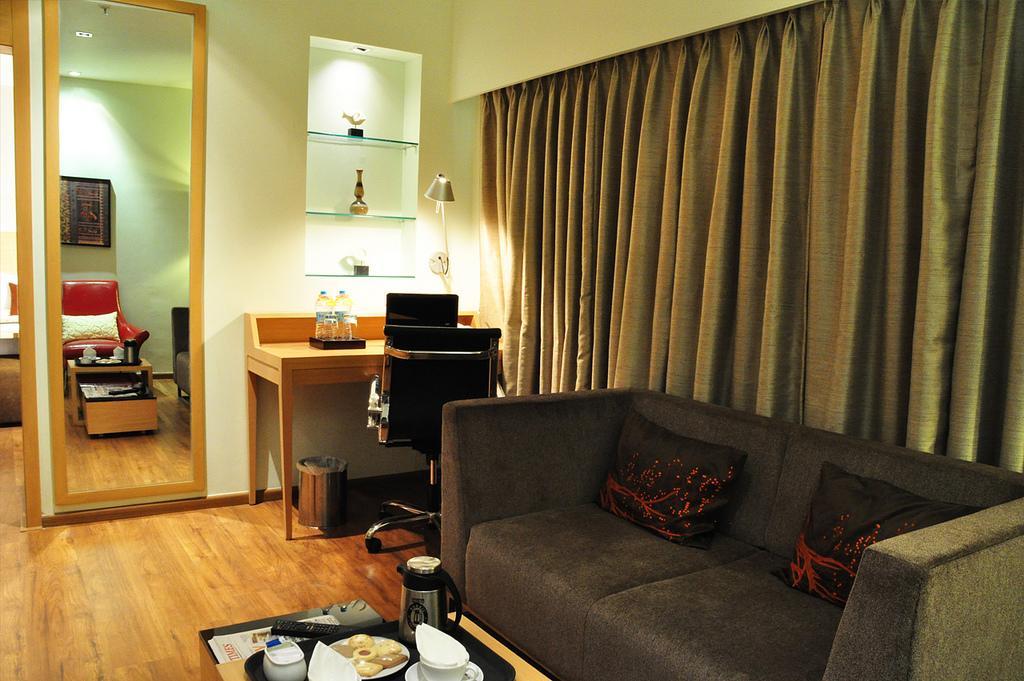 皮姆普里心灵空间酒店 Pimpri-Chinchwad 外观 照片